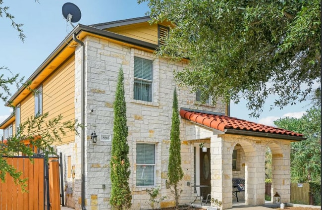 18205 Great Falls Dr in Manor, TX - Foto de edificio - Building Photo