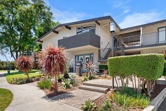 Park Del Amo Apartments in Lakewood, CA - Building Photo - Building Photo