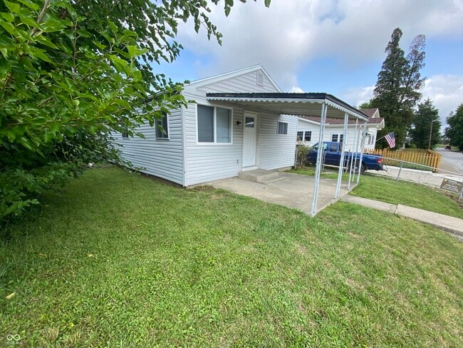 property at 815 S Calumet St