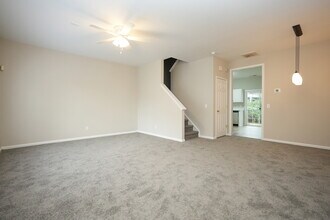 8065 Stoneham Ct in Matthews, NC - Building Photo - Building Photo