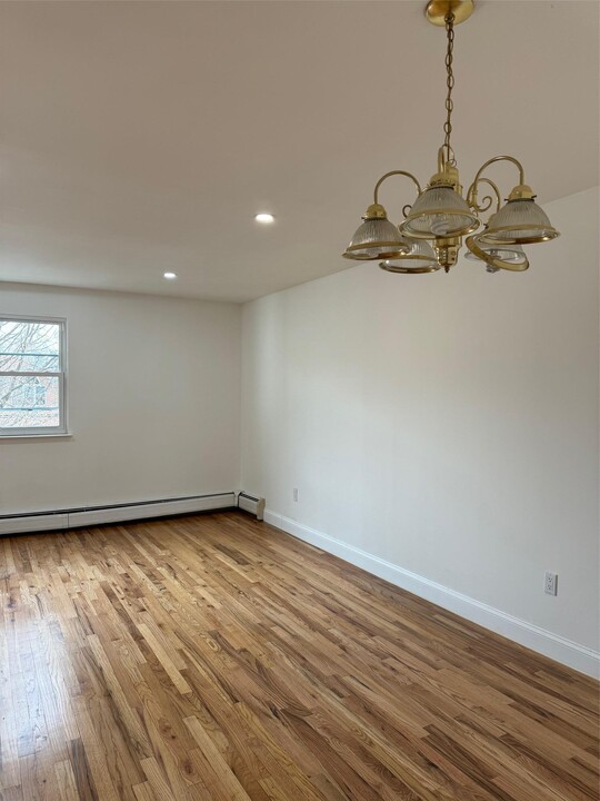 206-63 45th Dr in Queens, NY - Building Photo