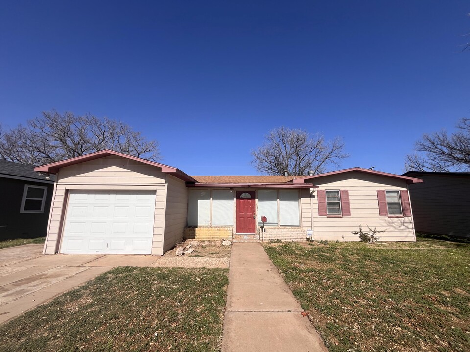 5008 42nd St in Lubbock, TX - Building Photo