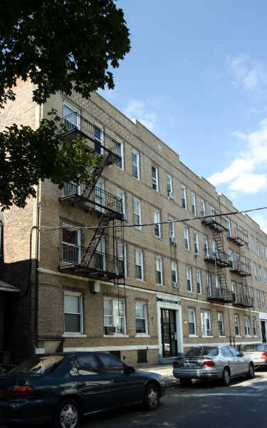 1718 E 15th St in Brooklyn, NY - Foto de edificio