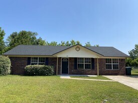 825 Kiln Ln in Hinesville, GA - Building Photo