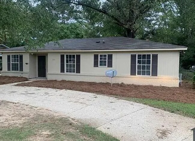 property at 3855 Woodley Rd