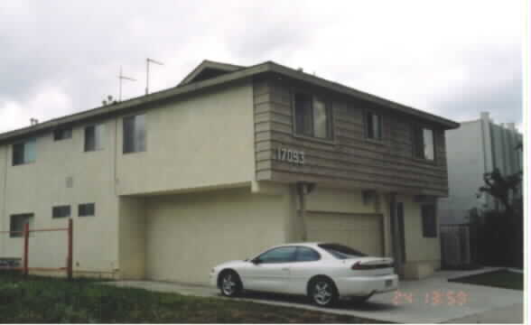 17093 Chatsworth St in Granada Hills, CA - Building Photo - Building Photo