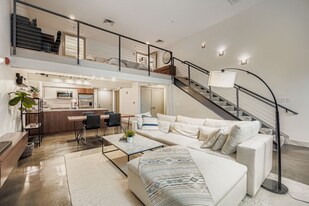 3104 Western Ave in Seattle, WA - Building Photo