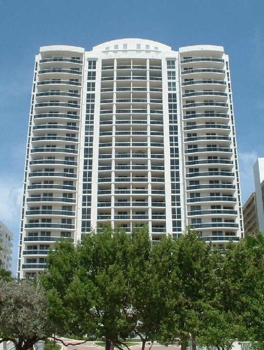 L'Ambiance in Fort Lauderdale, FL - Foto de edificio