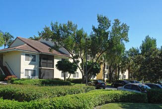 The Colonnades At Plantation in Plantation, FL - Foto de edificio - Building Photo