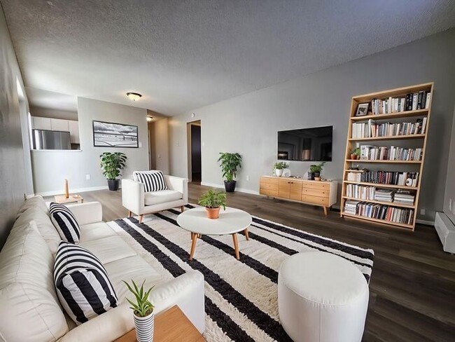 property at 4330 Loomis Ave