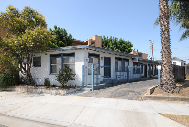 360 E Carson St in Long Beach, CA - Foto de edificio - Building Photo