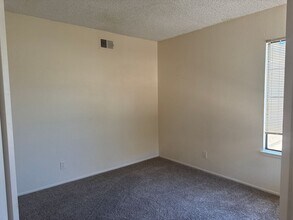 10777 Oakhurst Dr in Rancho Cucamonga, CA - Building Photo - Building Photo