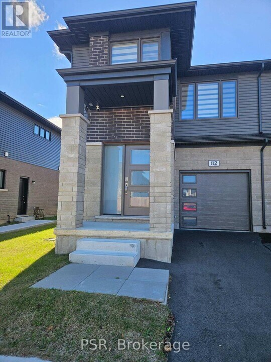 82 Acacia Rd in Pelham, ON - Building Photo