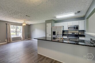 402 Sterling Creek Dr in Richmond Hill, GA - Building Photo - Building Photo