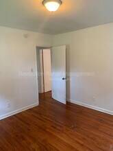 2715 Larkspur Dr SE in Atlanta, GA - Foto de edificio - Building Photo