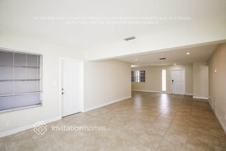 8800 NW 11th St in Pembroke Pines, FL - Foto de edificio - Building Photo