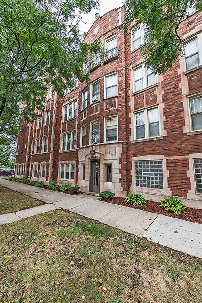 222 E 109th St in Chicago, IL - Foto de edificio - Building Photo