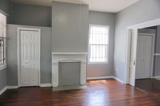 301 W Waldburg St in Savannah, GA - Building Photo - Building Photo