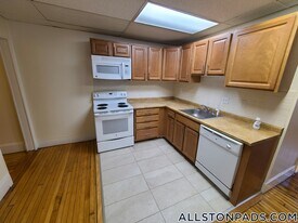 437 Cambridge St in Boston, MA - Building Photo