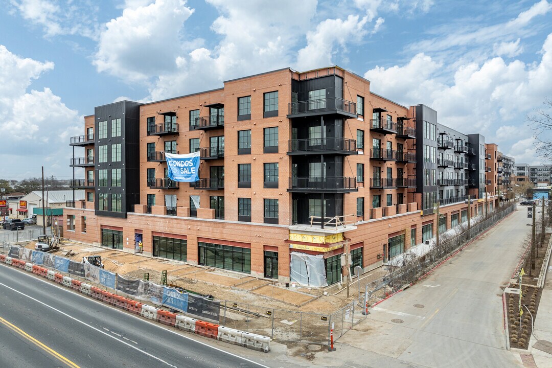Congress Lofts in Austin, TX - Building Photo