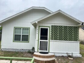 514 S Rife St in Aransas Pass, TX - Building Photo