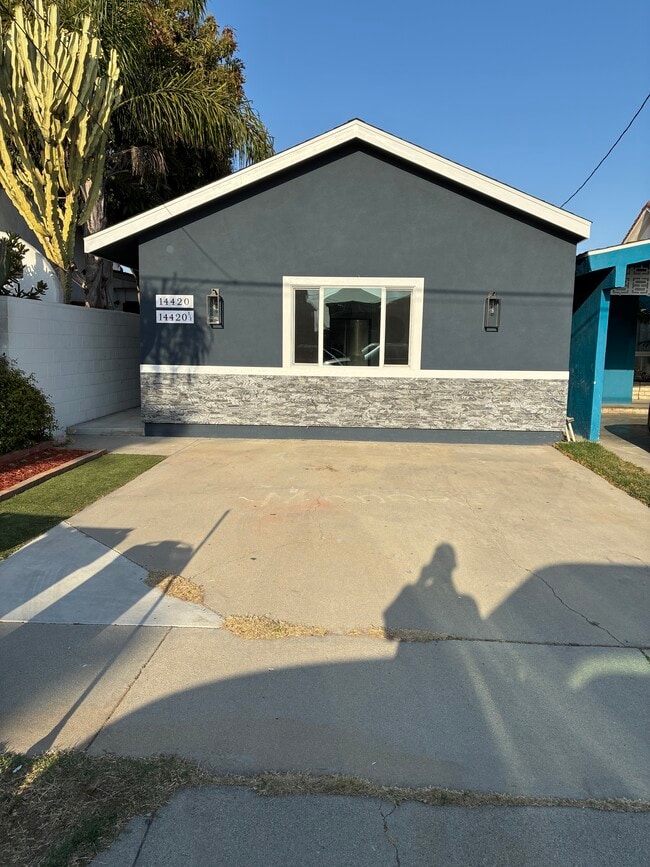 property at 14420 Kingsdale Ave