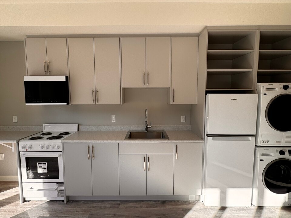 348 14th St in Courtenay, BC - Building Photo
