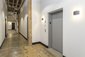 Willys Knight Lofts in Lincoln, NE - Foto de edificio - Interior Photo