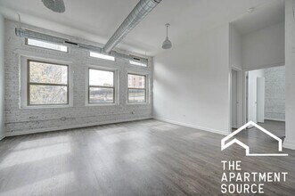 932 W Dakin St, Unit 201 in Chicago, IL - Foto de edificio - Building Photo