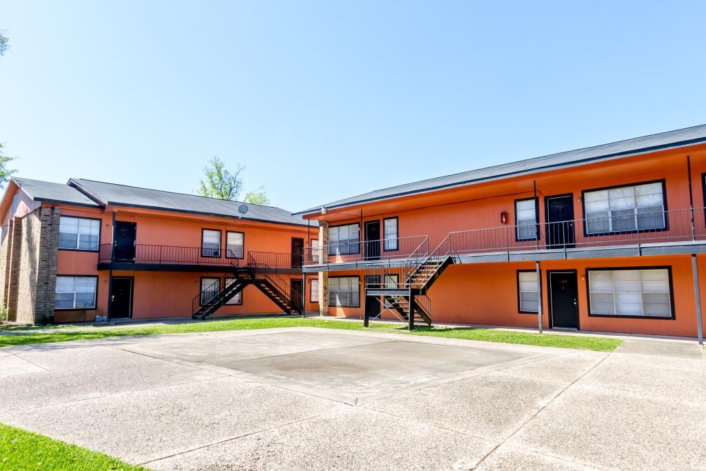 Parkway Apartments in Beaumont, TX - Building Photo