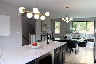 Lions Park Row in Mount Prospect, IL - Foto de edificio - Building Photo