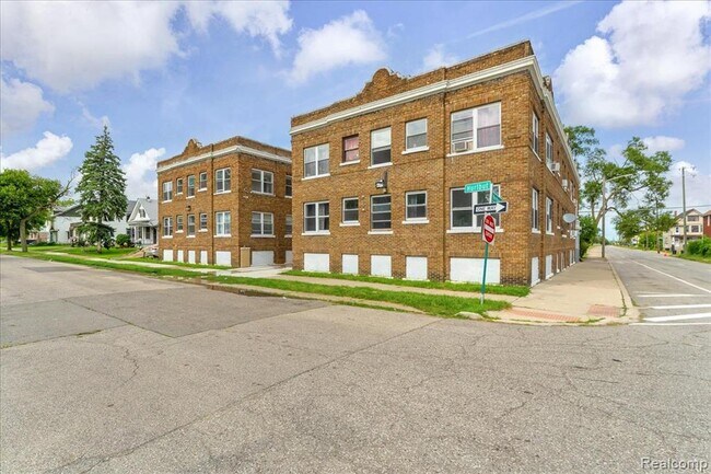 property at 2500 Hurlbut St