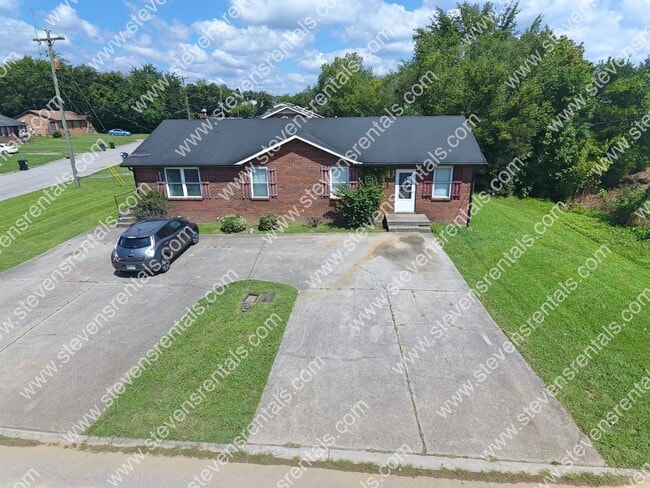 property at 1924 Westchester Dr