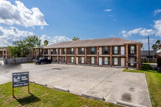 Wild Olive Apartments in San Benito, TX - Foto de edificio - Building Photo