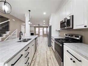 1305 W Villa Maria Rd in Bryan, TX - Building Photo - Building Photo