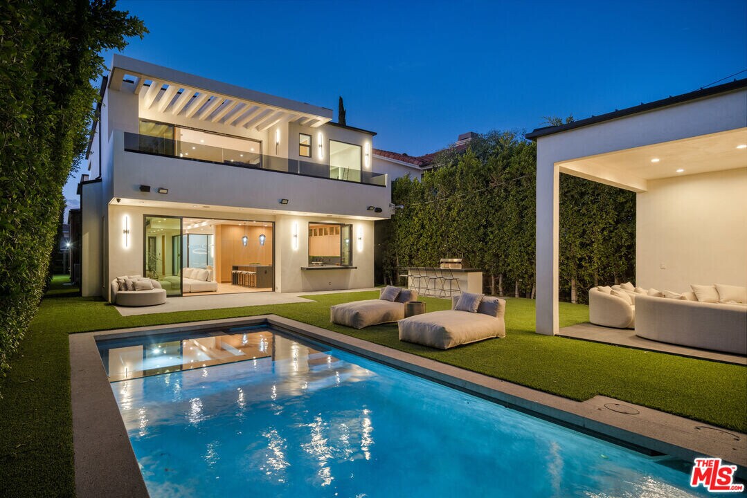 14822 Hesby St in Los Angeles, CA - Building Photo