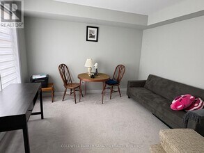 1085 Speedvale Ct in Ottawa, ON - Building Photo - Building Photo
