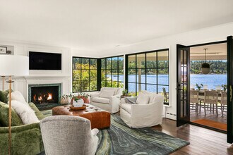 11 Enatai Dr in Bellevue, WA - Building Photo - Building Photo