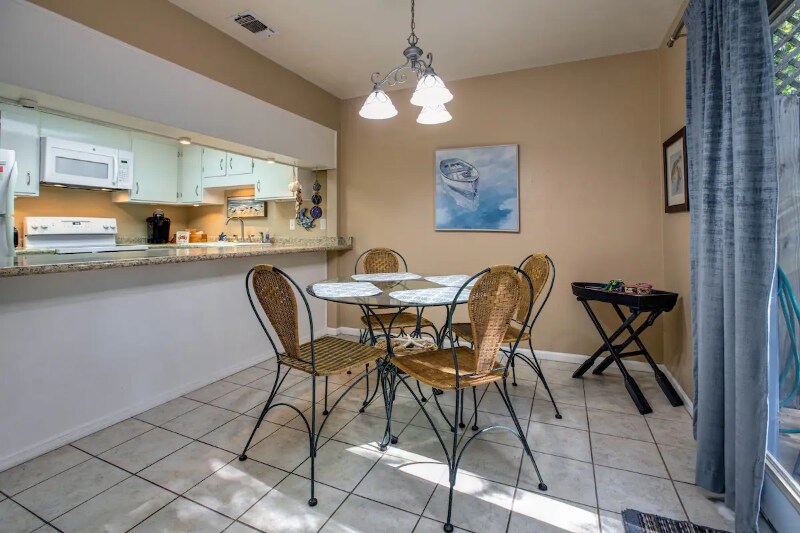 242 Lake Ella Dr in Tallahassee, FL - Building Photo