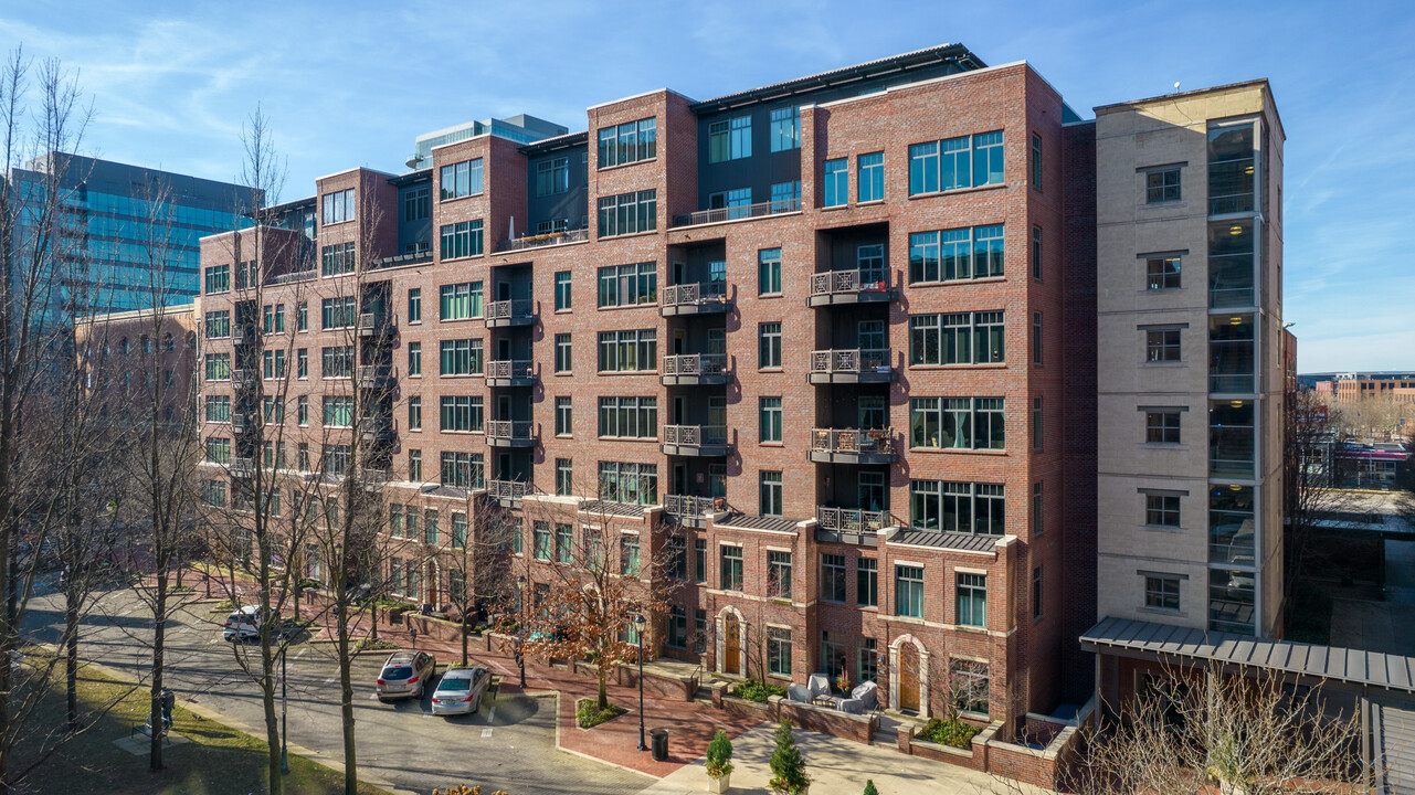 Burnham Square East in Columbus, OH - Building Photo