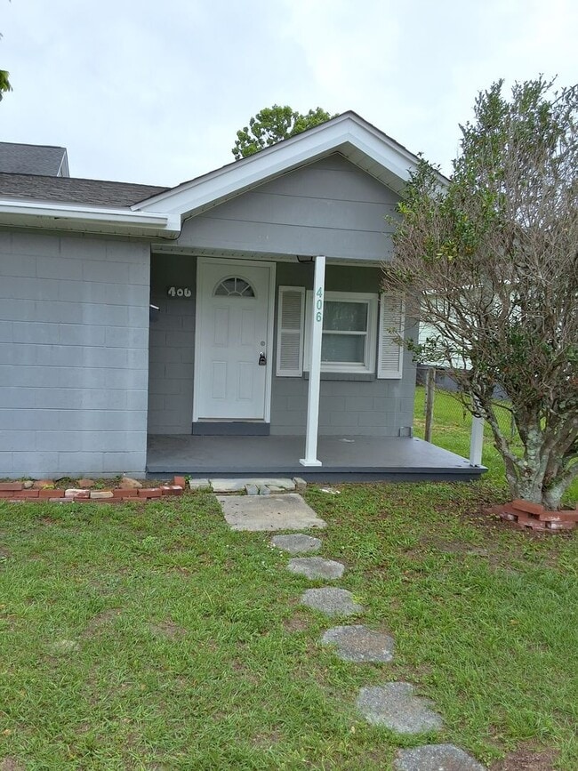 property at 406 N 13th St