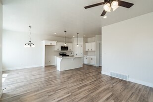 4194 W 1960 N in Lehi, UT - Building Photo