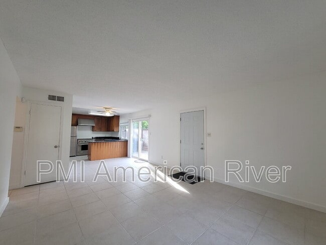 8629 La Riviera Dr in Sacramento, CA - Building Photo - Building Photo