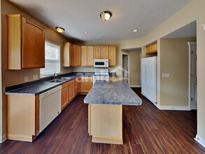 328 Timbersmith Dr in Delaware, OH - Foto de edificio - Building Photo