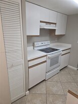 9755 Westview Dr in Coral Springs, FL - Building Photo
