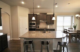 212 Wolf Creek Dr in Waxahachie, TX - Building Photo - Building Photo