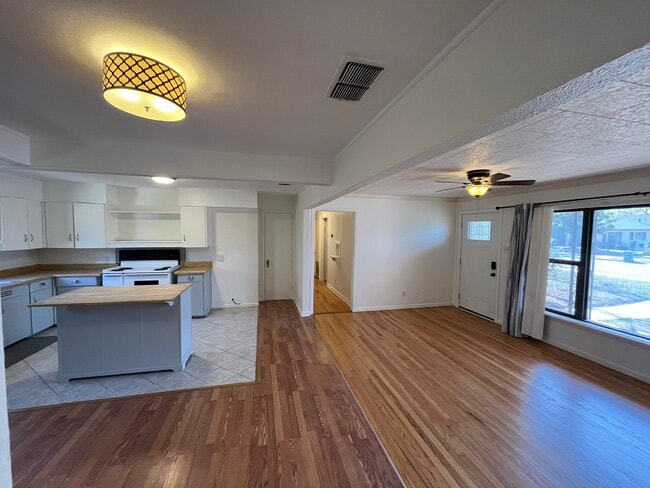 419 Shannon Lee St in San Antonio, TX - Foto de edificio - Building Photo