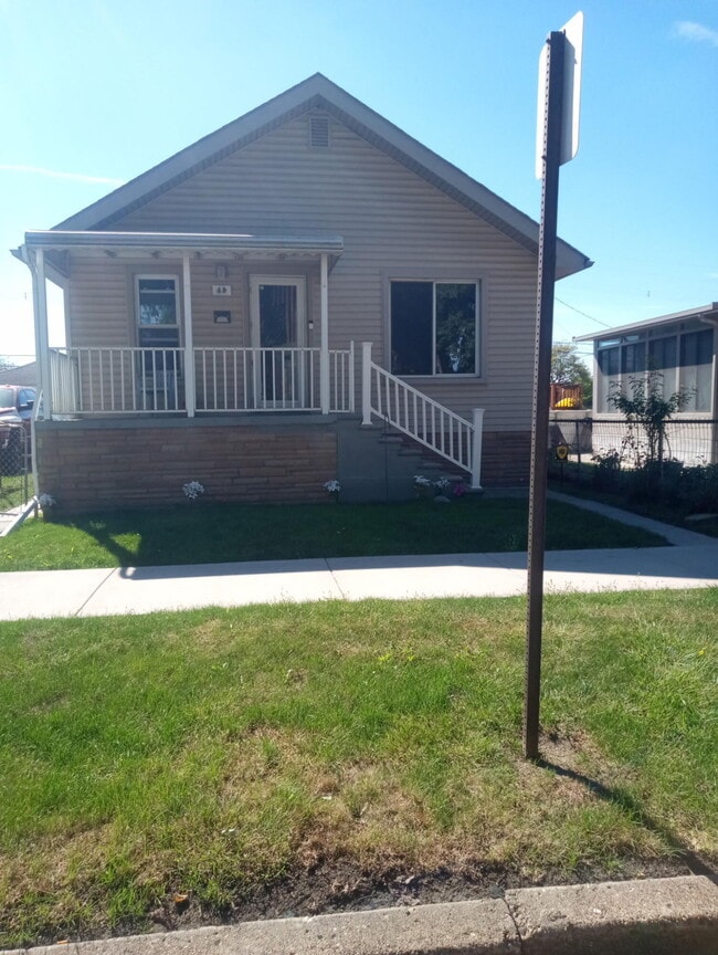 property at 40 E Glenwood Ave