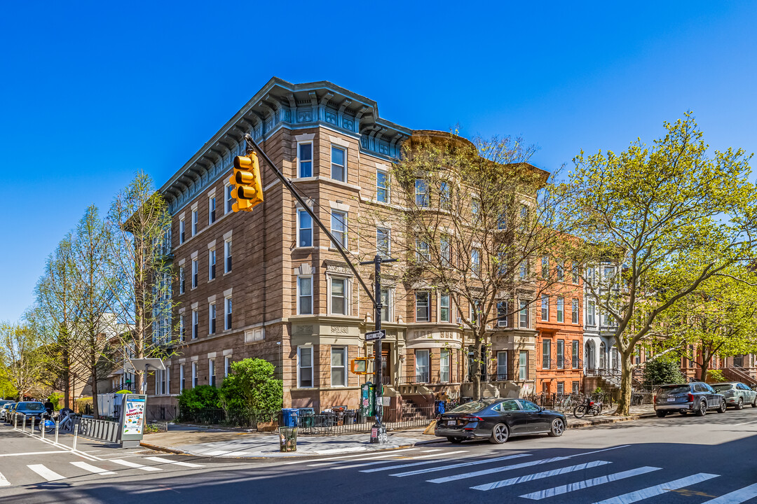 291 Stuyvesant Avenue in Brooklyn, NY - Building Photo