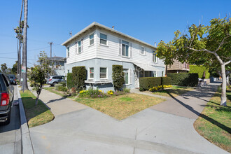 1101-1103 Ocean Ave in Seal Beach, CA - Building Photo - Building Photo